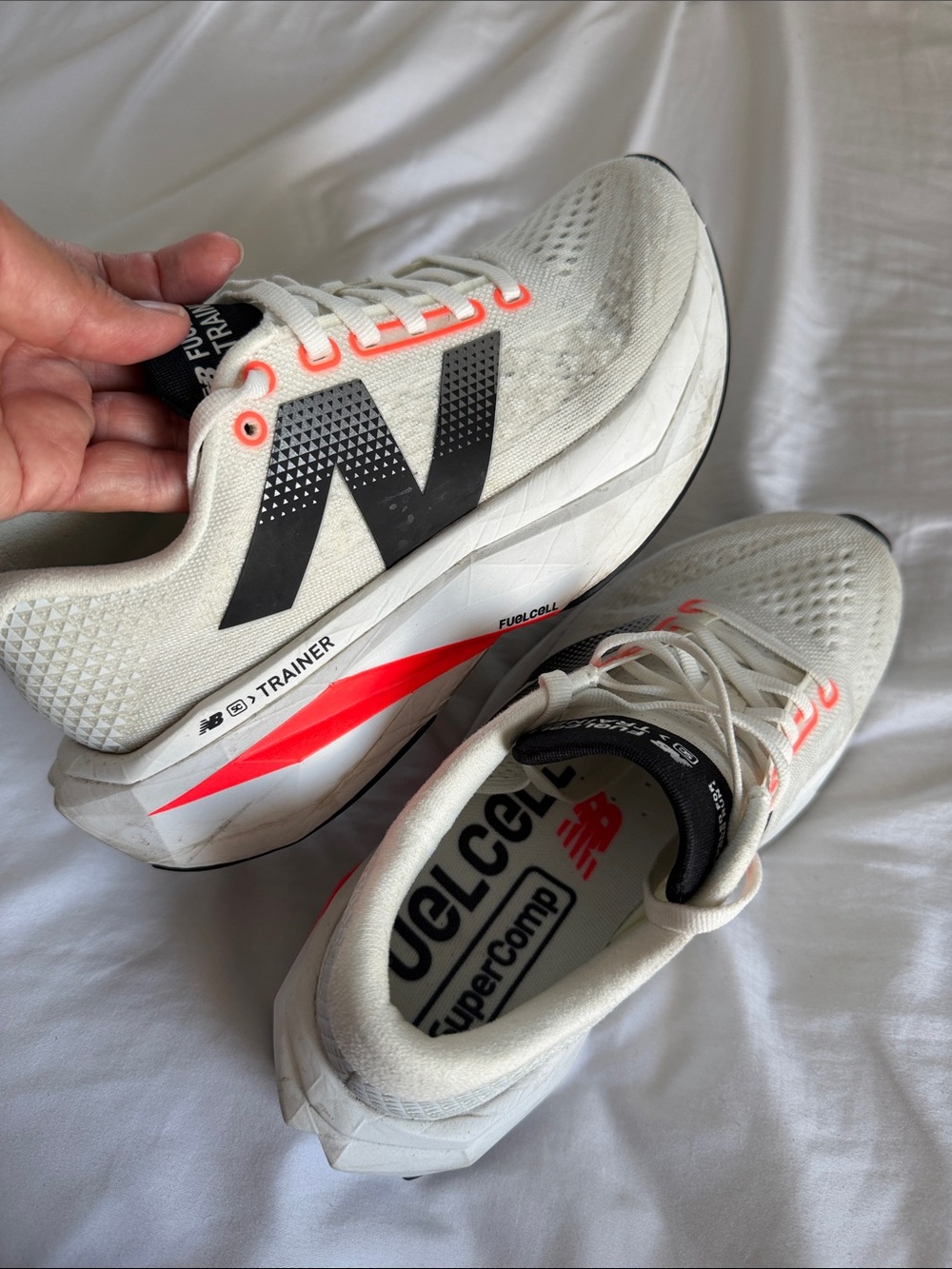 New Balance Women’s SuperComp Fuel Cell; black, white and neon orange 🎉 Size 8 - Picture 9 of 9